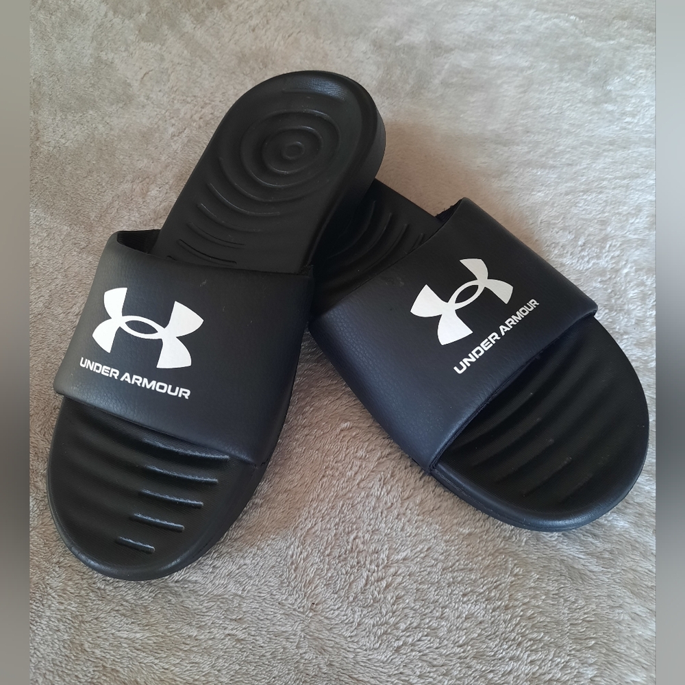 Under Armor Brand Slides sz 8 Women's Sandels in Great Condition